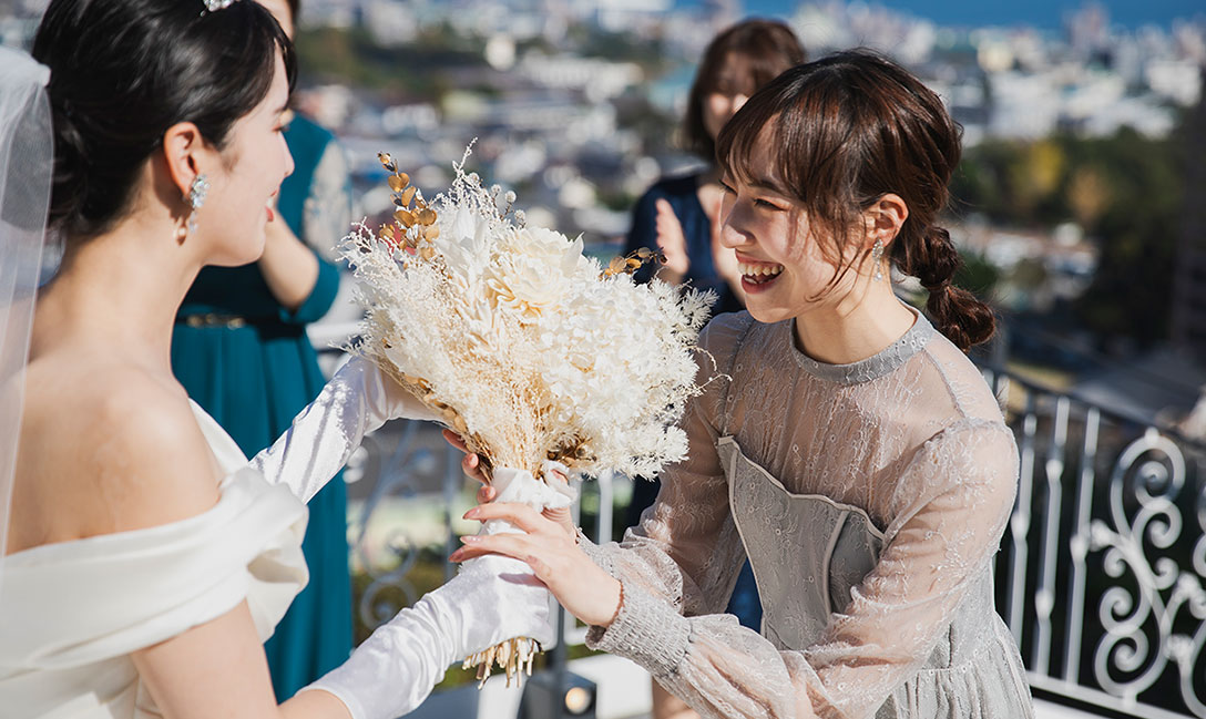 画像:新婦と友人
